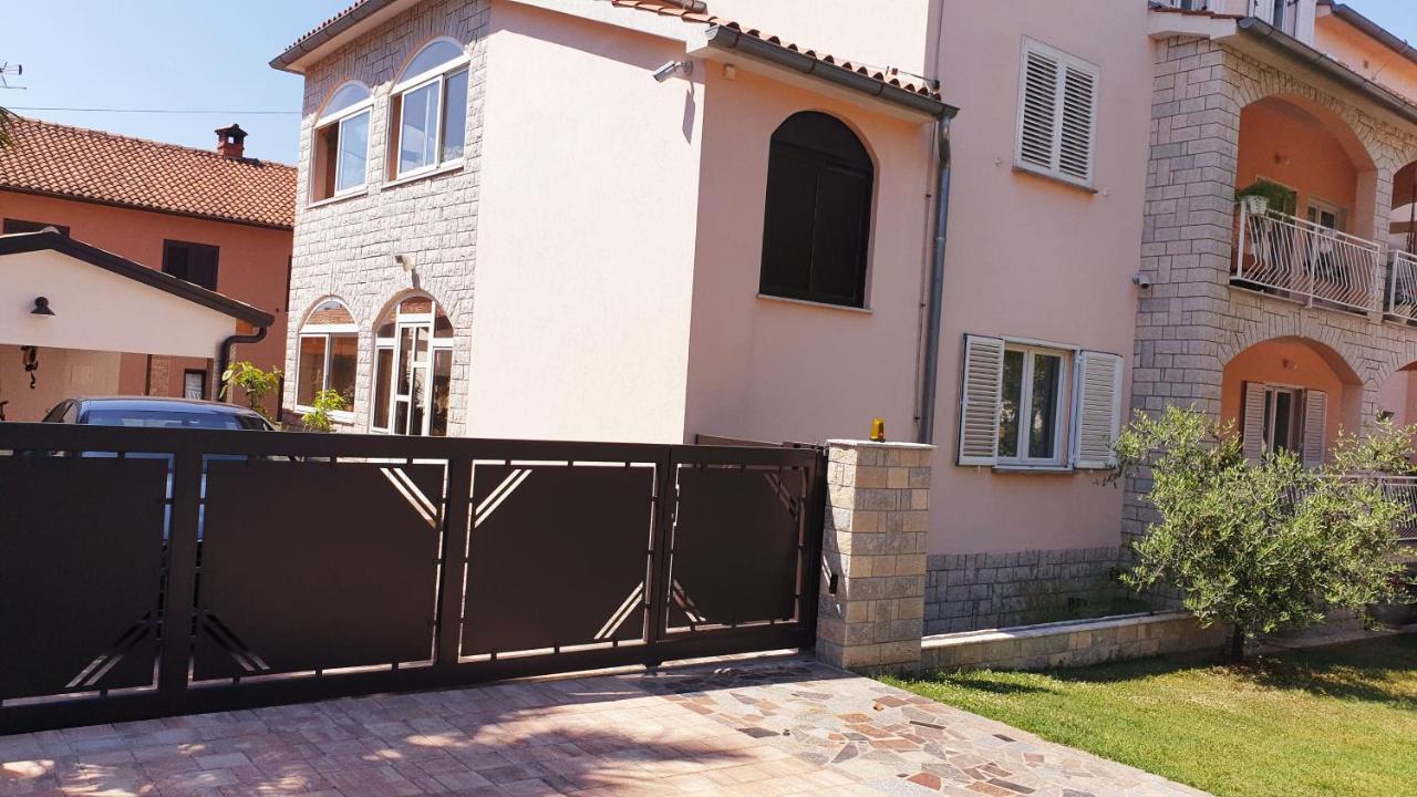 House Maric Appartement Poreč Buitenkant foto